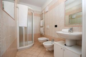 Koupelna v ubytování Residenza Alba - Molveno + 37 fotografií