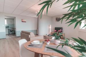 a dining room with a table and chairs at Meublé tourisme 4*, les pieds dans l'eau, Villa LAS PALMERAS in La Londe-les-Maures