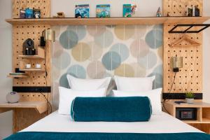 Postel nebo postele na pokoji v ubytování Hotel Locomo - Gare de Lyon Bastille