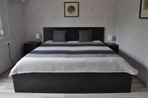 A bed or beds in a room at ZÁMOR HOLIDAY HOUSE