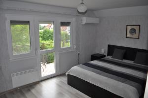 A bed or beds in a room at ZÁMOR HOLIDAY HOUSE