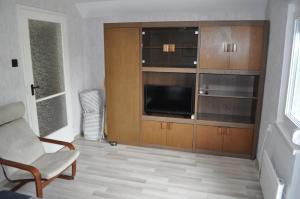 A television and/or entertainment centre at ZÁMOR HOLIDAY HOUSE