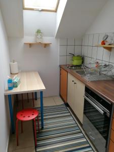 a small kitchen with a table and a stove at Cicha Dolinka in Stegna