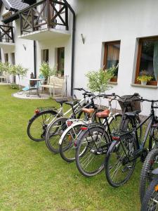 a row of bikes parked in front of a building at Cicha Dolinka in Stegna