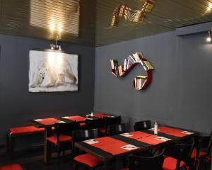 Um restaurante ou outro lugar para comer em Hotel de la Placette Barcelonnette