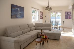 Χώρος καθιστικού στο Villa Ruby Nissi Beach