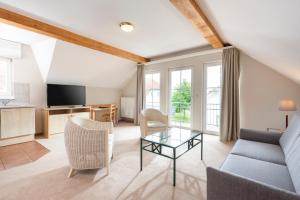 Precise Resort Rügen Apartments & SPLASH Erlebniswelt的电视和/或娱乐中心