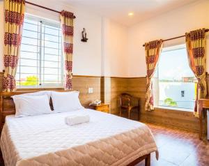 Giường trong phòng chung tại Huu Le Hotel