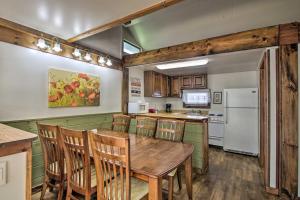 Gallery image of Charming Laconia Home with Deck Walk to Lake! in Laconia +16 photos
