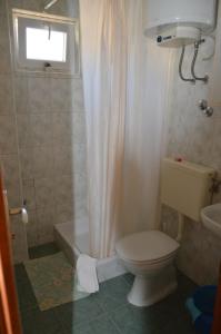 a bathroom with a toilet and a tub and a sink at Apartman Mare in Drvenik +41 photos