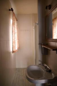 Koupelna v ubytování Casa Los Maestros + 32 fotografií