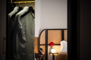a room with a mirror and a dresser at Magnolia Boutique Rooms in Catania
