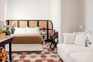 A bed or beds in a room at Magnolia Boutique Rooms