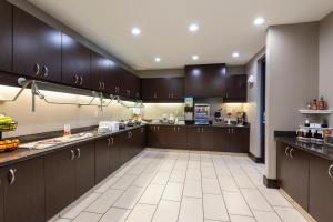 Dapur atau dapur kecil di Residence Inn by Marriott Midland