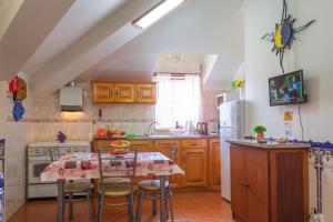 a kitchen with a table and a kitchen with a stove at Casas da Bela - Bairro Típico na Nazaré in Nazaré