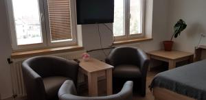 Televízia a/alebo spoločenská miestnosť v ubytovaní Penzion MAR