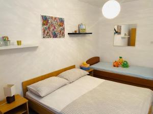 Posteľ alebo postele v izbe v ubytovaní Apartmani Roxy