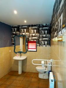 a bathroom with a toilet and a sink at ALBERGUE CASA BAZTAN in Uterga