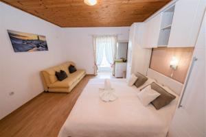 a living room with a couch and a table at Landhaus am Berg in Rab