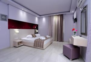 リメナリアにあるBoutique Villa Giannisのベッドルーム(大型ベッド1台、シンク付)