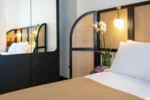 A bed or beds in a room at Magnolia Boutique Rooms