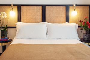 A bed or beds in a room at Magnolia Boutique Rooms