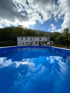 The swimming pool at or close to Molino de Simón