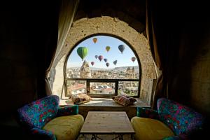 a room with a window with hot air balloons at Arinna Cappadocia in Goreme