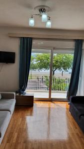 Afbeelding uit fotogalerij van Nafpaktos Beach House SEA VIEW APARTMENT FIRST FLOOR in Nafpaktos