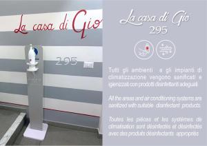 un signal pour une station-service dans l'établissement La casa di Gio' 295 Apartments, à La Spezia