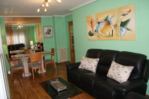 a living room with a couch and a dining room at Apartamento El Caminito in Ponferrada