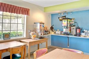 Reštaurácia alebo iné gastronomické zariadenie v ubytovaní Travelodge Suites by Wyndham MacClenny I-10
