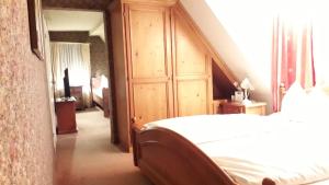 Ein Bett oder Betten in einem Zimmer der Unterkunft Hotel Feiler