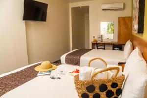 Un pat sau paturi într-o cameră la AM Hotel y Plaza