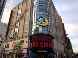Certificado, premio, señal o documento que está expuesto en APA Hotel Asakusa Ekimae