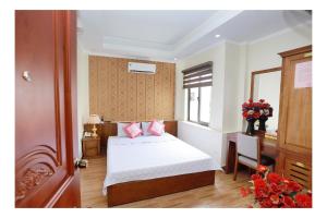 Postel nebo postele na pokoji v ubytování Thu Ha Hotel + 98 fotografií