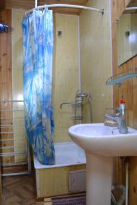 Een badkamer bij Lotsman Guest House
