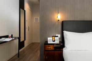Een bed of bedden in een kamer bij Up Hotel