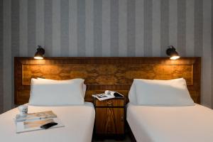 Een bed of bedden in een kamer bij Up Hotel