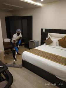 Hotel Vinayak Lifestyle Hotels客房内的一张或多张床位
