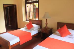 En eller flere senge i et værelse på The Chalet + 12 billeder