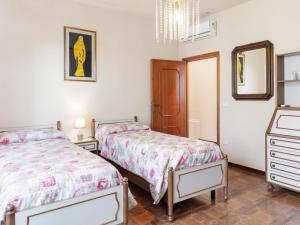 Postel nebo postele na pokoji v ubytování maximum house in subbiano