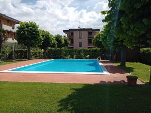 Foto dalla galleria di Casa Lugana 9 - monolocale con piscina fronte lago a Sirmione