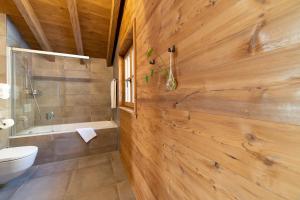 Kylpyhuone majoituspaikassa Chalet Brisi