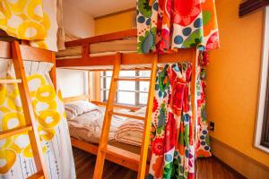Voodi või voodid majutusasutuse DEER Hostel OSAKA NAMBA toas