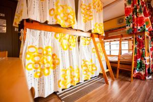 Voodi või voodid majutusasutuse DEER Hostel OSAKA NAMBA toas