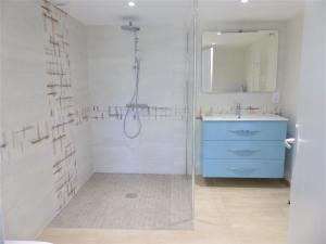 Ένα μπάνιο στο La Maison de Tante Fine - Logis Inis Ruyz +9 φωτογραφίες