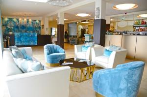 Posezení v ubytování Hotel Czinege & Étterem