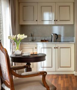 A cozinha ou cozinha compacta de Rixos Pera Istanbul