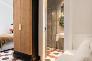A bed or beds in a room at Magnolia Boutique Rooms